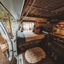 Vanlife Road Trip Camper Van Inspiration Vivre Dans Un Van Van Amenage Amenagement Camionette