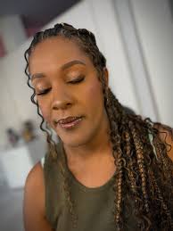 Foto de Maquiagem em atendimento. Madrinha de casamento ♥️ A proposta que  ela me pediu foi algo suave, com foco em uniformizar a pele e cobrir suas  manchas. Obtive um excelente resultado 🥰