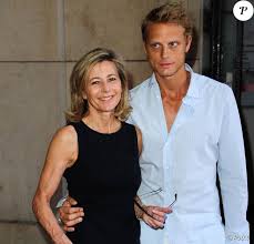 <br>ce lundi 22 juin, claire chazal était de sortie dans le hall de la villette à paris pour assister à une expérience culturelle immersive. Claire Chazal Parle De Son Fils Francois Est Le Grand Amour De Ma Vie Purepeople