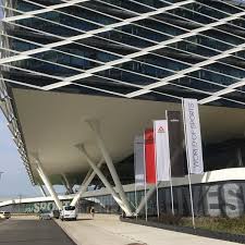 Behnisch arkitekten was engaged by adidas to realize the design for their world of sports arena located in herzogenaurach, germany. Adidas Arena Herzogenaurach Bayern