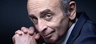 Baiser de l'araigneeentre un bigard, un zemmour, un raoult ou un philippe de villiers il y a un lien: Zemmour A T Il Deja Son Equipe De Campagne Jforum