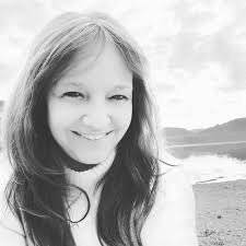 Leonor Carter's Instagram, Twitter & Facebook