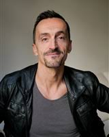 Sébastien Gill • Comédien •