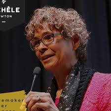 Michele Newton's Instagram, Twitter & Facebook