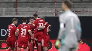 In diesem juristischen kuriosum stellen sich einige fragen. Fc Bayern Gegen Union Berlin Lewandowski Rettet Den Fcb Schon Wieder Ein Verletzter Fc Bayern