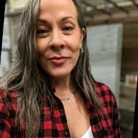 Janie Wright's Instagram, Twitter & Facebook