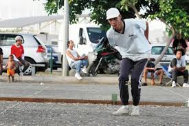 A diferença de altura entre as marés baixa e alta é em torno de 10 metros. Sport St Jo Avant Le Mont St Michel Clicanoo Re