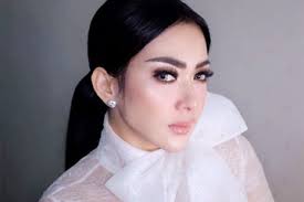 Edit syahrini tembus pandang tu diaa 5 photo syahrini bikin kontroversi pakai baju tembus pandang ketika di malaysia laksa kari ane blom coba . Dibilang Lebih Sabar Daripada Luna Maya Nyatanya Syahrini Tak Segan Buang Air Mineral Secara Kasar Adiknya Saja Kaget Semua Halaman Sajian Sedap