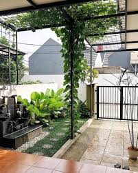Sementara jika menggambarkan desain rumah minimalis juga berangkat dari pola pikir masyarakat. Mungil Tapi Cantik Desain 25 Taman Minimalis Di Teras Depan Rumah Yang Sederhana