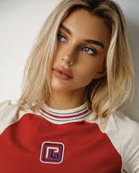 Anne Lindley's Instagram, Twitter & Facebook