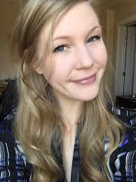 Hilary Collins's Instagram, Twitter & Facebook