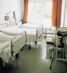 Ιδιώτες που έπαθαν ατύχημα κοντά στο νοσοκομείο μεταφέρθηκαν εδώ για πρώτες βοήθειες και μέχρι να διακομιστούν με ασφάλεια σε πολιτικό. Nosokomeia Genikes Efhmeries Dyo Taxythtwn Eidhseis Nea To Bhma Online