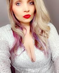 Cassie Booth's Instagram, Twitter & Facebook