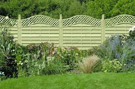 Is The Privacy Fence Made Of Plastic A Good Alternative To The Wooden Fence Decor Ideas For You 2018 Gartenzaun Ideen Landschaftsplane Sichtschutzzaun