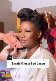Sarah Niles y el Estilo de Ted Lasso: ¡Descubre Cómo!