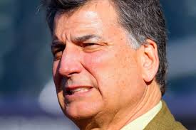 Kamu dapat membaca novel ini melalui aplikasi hinovel yang dapat kamu download di. Mets Gif Of The Game Keith Hernandez Slams Down Howie Rose S Book Amazin Avenue