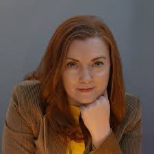 Liz Houchin's Instagram, Twitter & Facebook