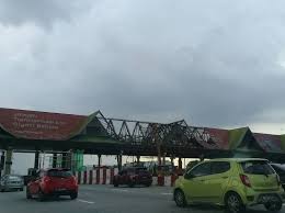 Plaza tol ayer hitam to hentian simpang renggam tol ayer hitam ke melaka, tol ayer hitam ke johor bahru, tol ayer hitam ke kulai detik pemansuhan kutipan tol pada 12 pagi 1 januari 2018 di plaza tol batu 3 shah alam. Kedahnews Com Perobohan Plaza Tol Batu Tiga Sungai Rasau Selesai
