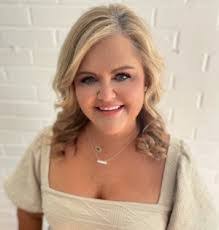 Kim Bandy's Instagram, Twitter & Facebook