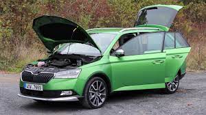 Za tiste, ki potrebujete več prostora in veste, da je tudi majhen avtomobil lahko še kako velik škoda fabia combi ne sklepa kompromisov pri varnosti: New 2020 Skoda Fabia Combi Scoutline Detailed Walkaround Exterior Interior Youtube