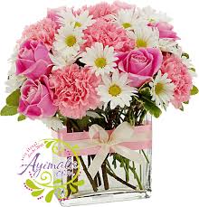 Roses, carnations, hydrangeas, peonies, greenery, orhids, lilies Arreglo Floral Rosa Y Blanco Buscar Con Google Arreglo Floral Rosas Arreglos Florales Arreglos De Flores