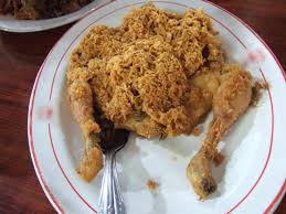 Ayam geprek merupakan sajian ayam goreng yang ditumbuk atau penyet. Ayam Goreng Wikipedia