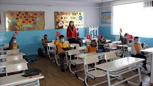 Kasımpaşa semtinin hasköy sahilinde yer alan okulun başlangıcı, padişah iii. Okulun Ilk Gunu Serbest Mi Gidilecek Otobusler Bedava Mi Ders Islenir Mi Iste Tum Sorularin Yaniti Son Dakika Haberler