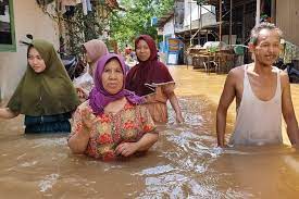 Sukarelawan bencana banjir iaitu tekanan tugasan, sikap mangsa, kerisauan terhadap mangsa, trauma dan responden adalah mangsa banjir. Apa Itu Banjir Definisi Penyebab Dan Dampak Halaman All Kompas Com