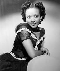 Famous Black Actresses In Their 20s Theresa Harris She Is A Famous Actress Who Refused To Be Given Roles That Portrayed Black Women Negatively Vintage Hairstyles 1940s Hairstyles Black Beauties