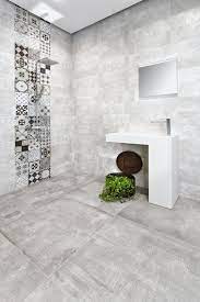 Piastrelle Per Il Bagno Effetto Cemento 80x80 E Il Decoro 20x20 Con Effetto Patchwork Piastrelle Doccia Arredo Bagno Moderno Bagni Di Piastrelle