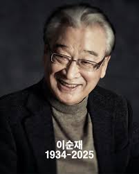 Hyunjin has proven that talent and uniqueness are the key factors for a  successful career. He not only became the star of the event, but also the  personification of a new generation