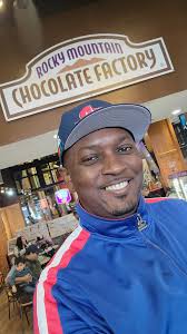 Waiting for a Cruise Partner in a Singles Group