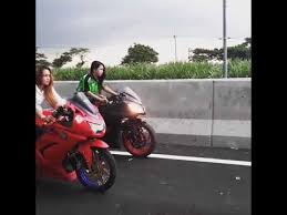 Maybe you would like to learn more about one of these? Pembalap Cantik Kawasaki Ninja 250r Ciicy Bule Youtube