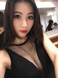 午安😁😁😁 今天被一個菲律賓人說我長得像菲律賓人‼️‼️‼️ 我很驚訝😮😮😮😮😮😮😮  不過她強調說是長得漂亮的菲律賓人意思是說我像菲律賓混兒嗎😆😆😆