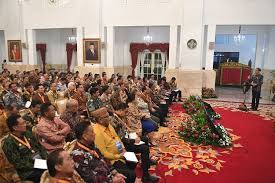 5 manfaat daun jarak untuk pengobatan berdasarkan kandungan zat di dalamnya yang ampuh, serta adanya efek samping daun jarak bagi tubuh. Musyawarah Arti Ciri Cirinya Dan Manfaat Halaman All Kompas Com
