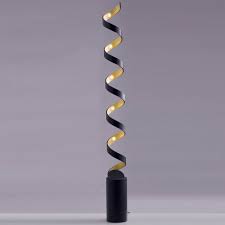 Led Stehleuchte Helix In Schwarz Und Gold 30w 2400lm Luce