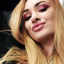 Elle Claire's Instagram, Twitter & Facebook