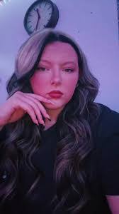 Sara Brackett's Instagram, Twitter & Facebook