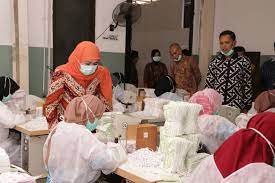 Kasus covid 19 di jombang menggila 13 kecamatan zona merah suara jatim. Industri Di Jatim Diminta Tambah Kebutuhan Masker Dan Apd