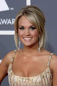 The singer loves to flaunt her blonde, wavy hair and she is doing the same in this pose. More Pics Of Carrie Underwood Ponytail 3 Of 15 Hair Lookbook Stylebistro