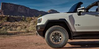 Gmc offered the first real glimpse of the 2024 hummer ev suv on saturday in a commercial that aired during the ncaa final four. Gmc Hummer Ev Scary Or Exciting