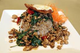 Pad gra prao (stir fried pork with thai holy basil). Pad Krapow Gai Kai Dao Thai
