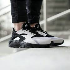Black And White Huaraches Womens Nike Women S Air Huarache Run White Black Nike Huarache Women Nike Air Huarache Nike Air Huarache Black