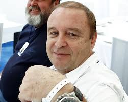 Senator Vitalij Bogdanov Kupil Radiostanciyu Dzhaz Obshestvo Rbk