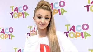 Emery bingham is an american youtuber who had taken her own spot in the vlogging industry due to her famous hair dye tutorials. Emery Bingham Tacoboutviral Celebrity Influencer Event Red Carpet Video Dailymotion