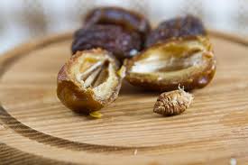 Secara tradisional bahkan biji kurma sudah diolah menjadi produk minyak yang kata khasiat. 3 Kegunaan Biji Kurma Khasiatnya Yang Jarang Diketahui Jangan Buang Tau