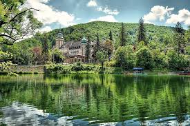 In de schitterende natuur van hongarije met. Lillafured A Garadna Es A Szinva Volgy Talalkozasanal Levo Telepules Natural Landmarks Hungary Landmarks