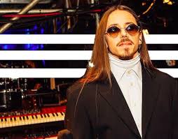 Album brzmi świeżo i nowocześnie, jednocześnie nawiązuje do dobrych tradycji muzycznych a to stanowi dowiedz się więcej na temat: Michal Szpak W Tarapatach Muzyk Ma Wazny Apel Do Fanow Zycie