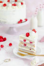 Heute gibts eine wahnsinnig leckere und einfache torte. Raffaello Torte Mit Himbeeren Und Mandelboden Mein Naschgluck
