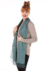 Wir stellen ihnen unsere verschiedenen strickschals aus extrafeiner und superweicher alpakafaser vor. Damen Alpaka Stola Seide Stola Mit Fransen Salzburgland Alpakas